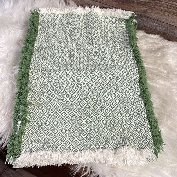 Set of 9 Placemats Coffee Table ,Vintage, Green and White, 17 1/2” W X 12 1/2” L - Picture 6 of 6